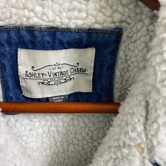 Ashley Vintage Charm Blue Denim Sherpa Jacket Size M - Picture 3 of 3